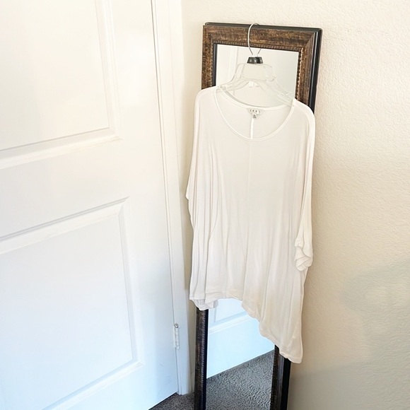 CAbi white shark bite hem tee - Picture 1 of 5